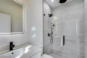 2307 W Foster Ave, Chicago, IL 60625 - Photo 31