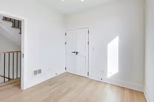 2307 W Foster Ave, Chicago, IL 60625 - Photo 35