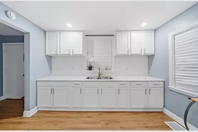 105 E Knox Street, Morrison, IL 61270 - Photo 9