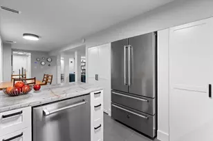 159 W Burton Pl, Chicago, IL 60610 - Photo 19