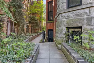 159 W Burton Pl, Chicago, IL 60610 - Photo 3