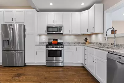 3059 N Gresham Avenue, Chicago, IL 60618 - Photo 11