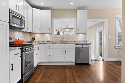 3059 N Gresham Avenue, Chicago, IL 60618 - Photo 9