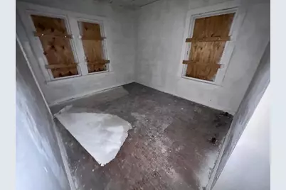 10453 S Indiana Avenue, Chicago, IL 60628 - Photo 9