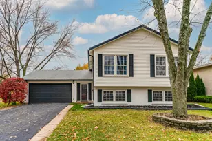 214 W Hintz Rd, Arlington Heights, IL 60004 - Photo 1