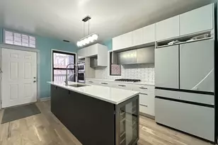 3245 N Lakewood Ave, Chicago, IL 60657 - Photo 3