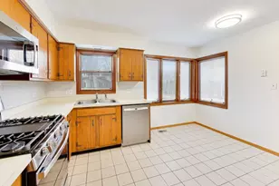 4053 Cumnor Rd, Downers Grove, IL 60515 - Photo 5