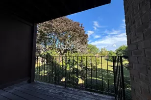 1075 Higgins Quarters Dr, Hoffman Estates, IL 60169 - Photo 7