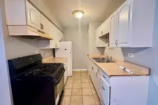 1075 Higgins Quarters Dr, Hoffman Estates, IL 60169 - Photo 5