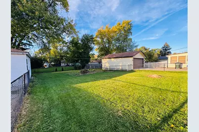 670 Lakeview Lane, Hoffman Estates, IL 60169 - Photo 23