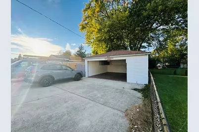 670 Lakeview Lane, Hoffman Estates, IL 60169 - Photo 17