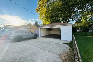 670 Lakeview Ln, Hoffman Estates, IL 60169 - Photo 17