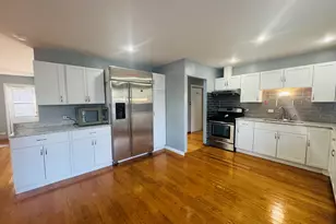 670 Lakeview Ln, Hoffman Estates, IL 60169 - Photo 3