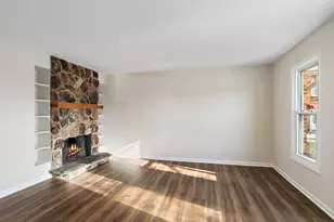 1333 Petersburg Ct, Carol Stream, IL 60188 - Photo 3