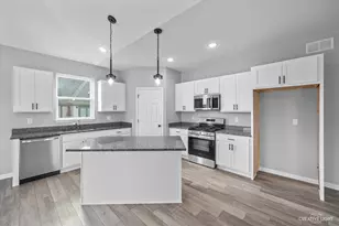 3431 Comstock Ave, Dekalb, IL 60115 - Photo 11