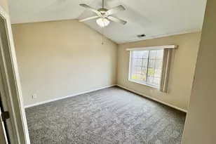 651 Stonegate Dr, Sycamore, IL 60178 - Photo 5