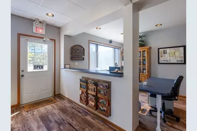 111 W Railroad Avenue NW, Bartlett, IL 60103 - Photo 11
