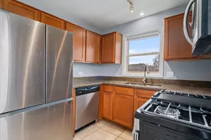 1535 Raymond Dr, Naperville, IL 60563 - Photo 3