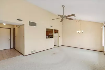 419 N Thornwood Drive #A, McHenry, IL 60050 - Photo 5