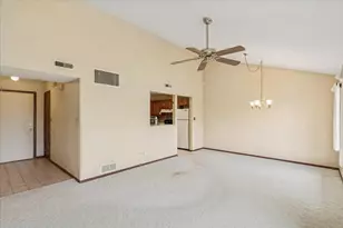 419 N Thornwood Dr, McHenry, IL 60050 - Photo 5