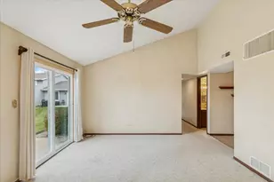 419 N Thornwood Dr, McHenry, IL 60050 - Photo 7