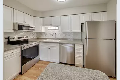 613 W Central Road #B7, Mount Prospect, IL 60056 - Photo 5