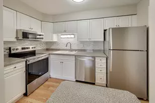 613 W Central Rd, Mount Prospect, IL 60056 - Photo 5