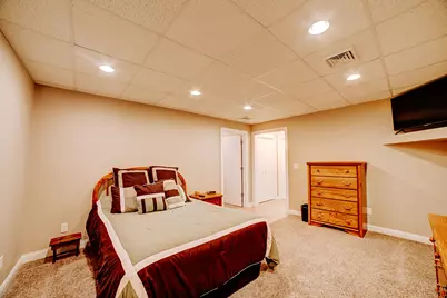 558 E Martin Avenue, Watseka, IL 60970 - Photo 37