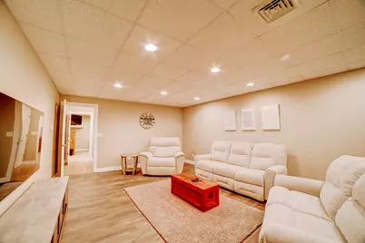 558 E Martin Avenue, Watseka, IL 60970 - Photo 33