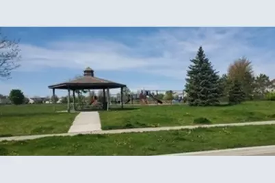 587 S Parkside Drive #587, Round Lake, IL 60073 - Photo 9