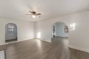 233 Oakwood Ave, Rockford, IL 61101 - Photo 3