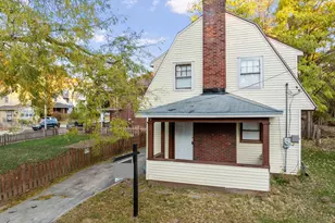 233 Oakwood Ave, Rockford, IL 61101 - Photo 1