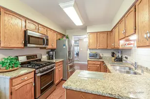 193 Hemingway Ct, Vernon Hills, IL 60061 - Photo 11