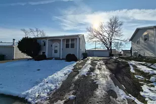 225 McKool Ave, Romeoville, IL 60446 - Photo 3