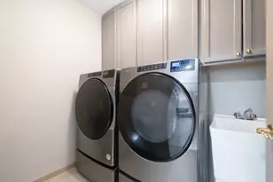 100 N Bokelman St, Roselle, IL 60172 - Photo 27