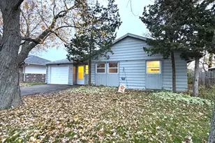 140 Hickory Dr, Carpentersville, IL 60110 - Photo 1