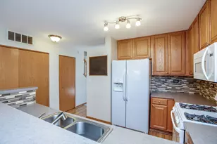 2459 Mayfield Dr, Montgomery, IL 60538 - Photo 7