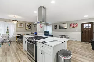 825 Cherry Ln, Thornton, IL 60476 - Photo 9