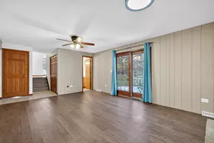 1790 Devonshire Ct, Elgin, IL 60123 - Photo 17