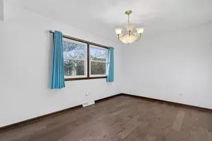 1790 Devonshire Ct, Elgin, IL 60123 - Photo 5