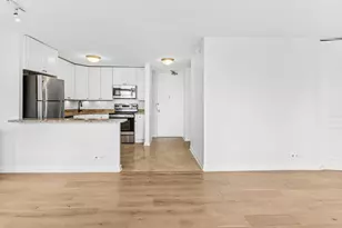 111 E Chestnut St, Chicago, IL 60611 - Photo 9