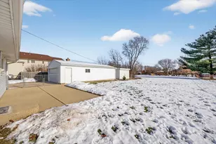 871 S Chatham Ave, Addison, IL 60101 - Photo 17