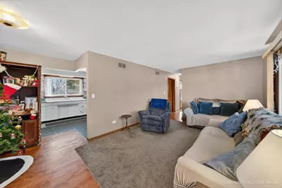 871 S Chatham Avenue, Addison, IL 60101 - Photo 3