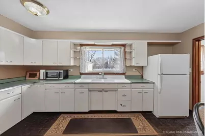 871 S Chatham Avenue, Addison, IL 60101 - Photo 11