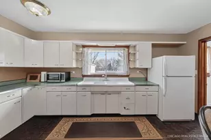 871 S Chatham Ave, Addison, IL 60101 - Photo 11