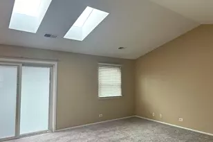 122 Stirling Ln, Schaumburg, IL 60194 - Photo 5