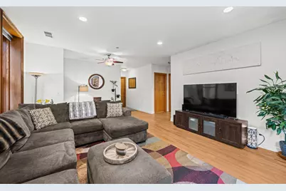 550 W Surf Street #215, Chicago, IL 60657 - Photo 5