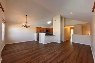 437 Pine Lake Cir, Vernon Hills, IL 60061 - Photo 5