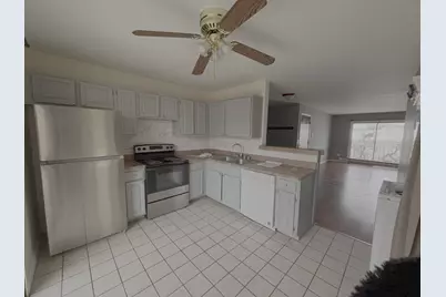 175 N Waters Edge Drive #201, Glendale Heights, IL 60139 - Photo 3