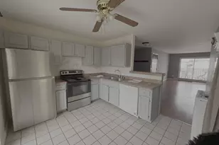 175 N Waters Edge Dr, Glendale Heights, IL 60139 - Photo 3